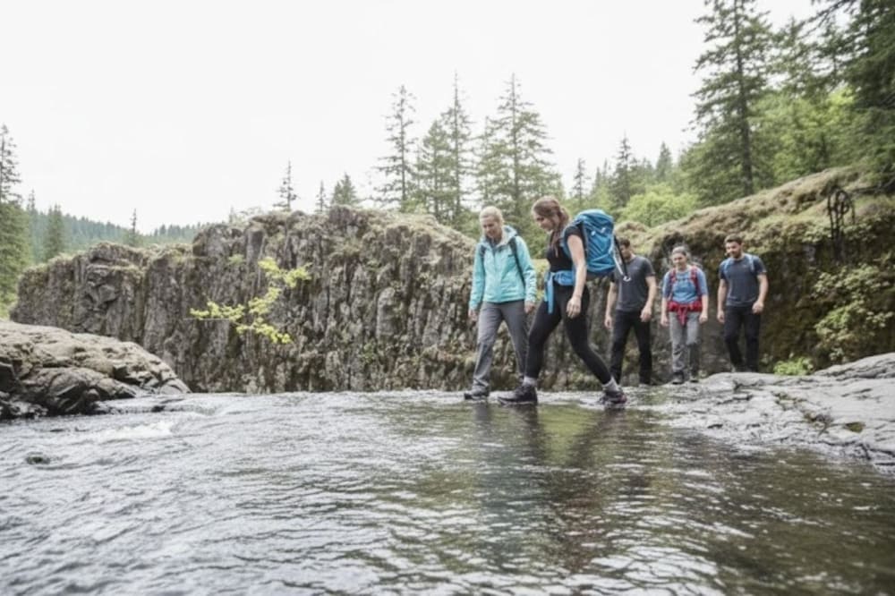 Giày trekking - phụ kiện không thể thiếu khi đến Pù Luông